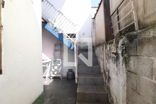 Escada Edícula de casa à venda com 3 quartos, 148m² em Vila Guiomar, Santo André