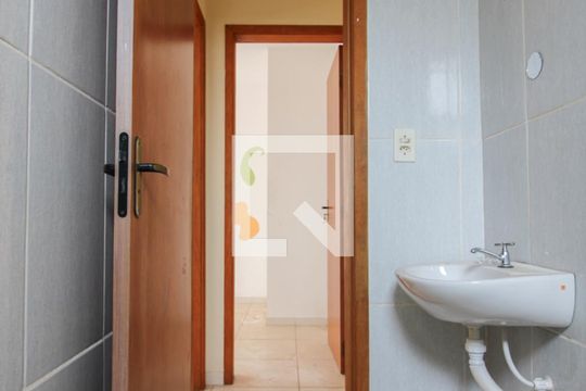 Banheiro Social de apartamento para alugar com 2 quartos, 45m² em Frei Leopoldo, Belo Horizonte