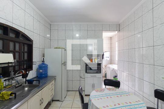 Cozinha de casa para alugar com 3 quartos, 165m² em Vila Carmosina, São Paulo