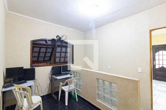 Hall de casa para alugar com 3 quartos, 165m² em Vila Carmosina, São Paulo