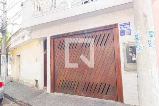 Fachada de casa para alugar com 3 quartos, 165m² em Vila Carmosina, São Paulo