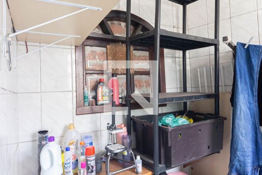 Área de Serviço de casa para alugar com 3 quartos, 165m² em Vila Carmosina, São Paulo