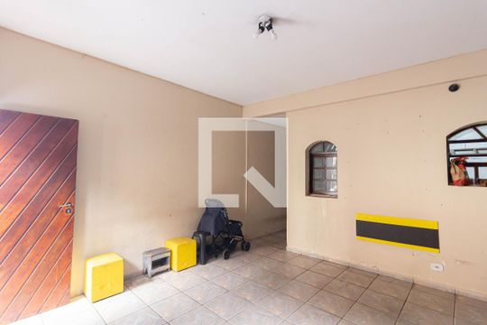 Garagem de casa para alugar com 3 quartos, 165m² em Vila Carmosina, São Paulo
