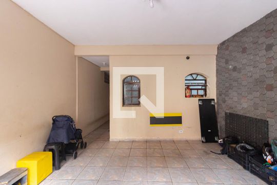 Garagem de casa para alugar com 3 quartos, 165m² em Vila Carmosina, São Paulo