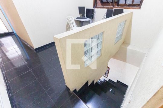 Hall de casa para alugar com 3 quartos, 165m² em Vila Carmosina, São Paulo
