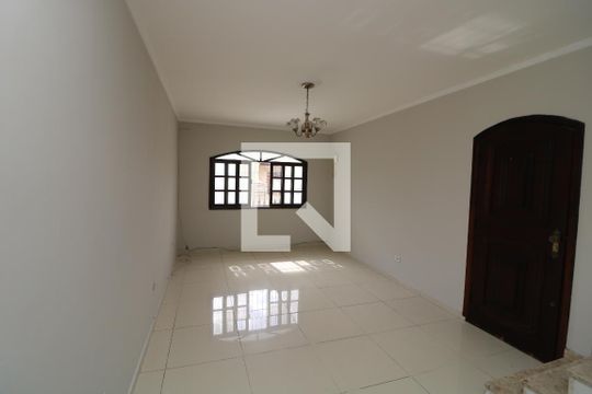 Casa à venda com 3 quartos, 192m² em Jardim Santa Adelia, São Paulo