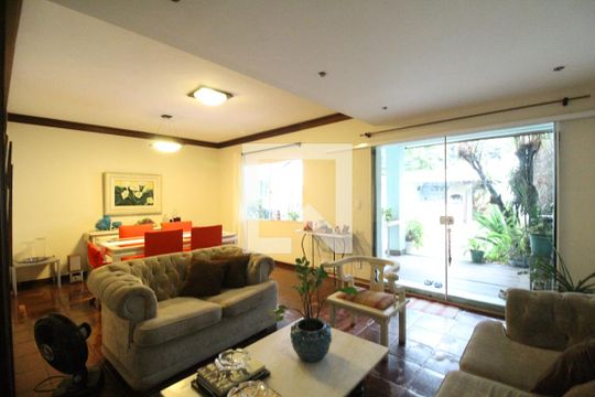 Casa à venda com 4 quartos, 367m² em Taquara, Rio de Janeiro