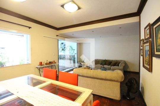 Sala de casa à venda com 4 quartos, 367m² em Taquara, Rio de Janeiro