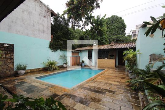 Quintal de casa à venda com 4 quartos, 367m² em Taquara, Rio de Janeiro