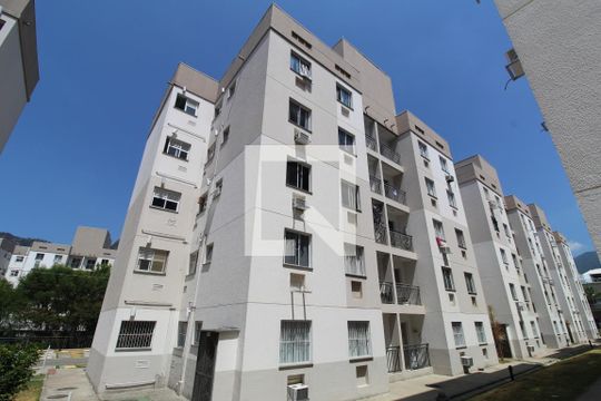 Fachada do bloco de apartamento à venda com 2 quartos, 45m² em Jacarepaguá, Rio de Janeiro