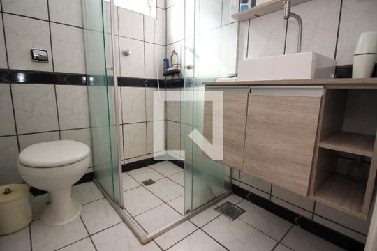 Banheiro de apartamento à venda com 1 quarto, 40m² em Partenon, Porto Alegre