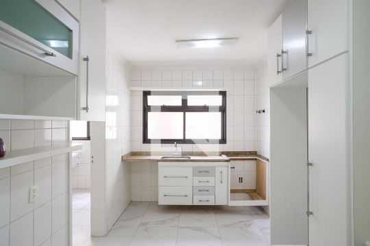 Cozinha de apartamento à venda com 3 quartos, 130m² em Vila Caminho do Mar, São Bernardo do Campo