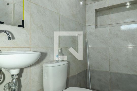 Banheiro garagem de casa à venda com 3 quartos, 185m² em Jardim Sabará, Porto Alegre