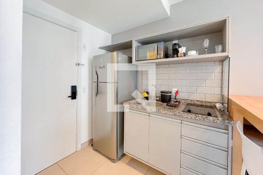 Cozinha de kitnet/studio à venda com 1 quarto, 26m² em Liberdade, São Paulo