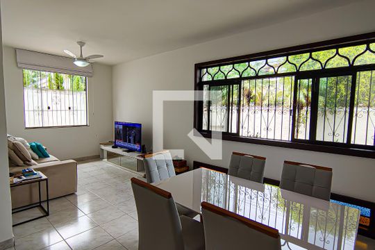 Sala de casa de condomínio à venda com 4 quartos, 223m² em Anil, Rio de Janeiro
