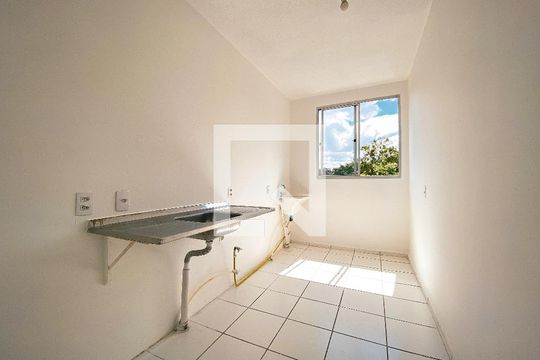 Cozinha e Área de Serviço de apartamento para alugar com 2 quartos, 43m² em Parque Ipe, São Paulo
