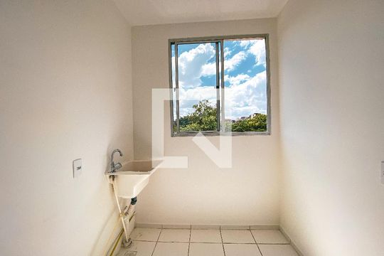 Cozinha e Área de Serviço de apartamento para alugar com 2 quartos, 43m² em Parque Ipe, São Paulo