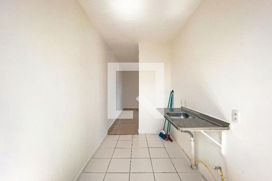 Cozinha e Área de Serviço de apartamento para alugar com 2 quartos, 43m² em Parque Ipe, São Paulo