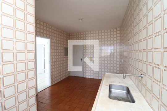Cozinha de apartamento para alugar com 2 quartos, 86m² em Jardim Guanabara, Rio de Janeiro