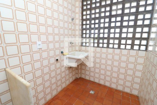 Área de Serviço de apartamento para alugar com 2 quartos, 86m² em Jardim Guanabara, Rio de Janeiro