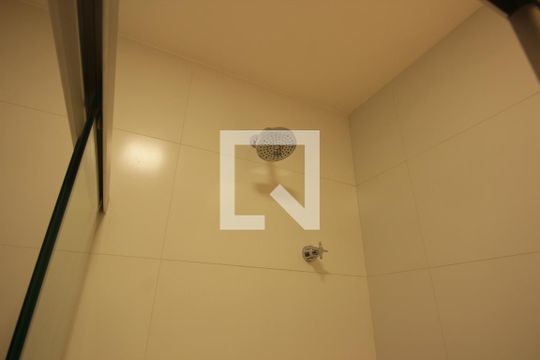 Banheiro da Suíte de apartamento para alugar com 2 quartos, 68m² em Ponta da Praia, Santos