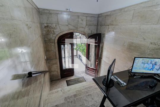 Hall de entrada de apartamento à venda com 4 quartos, 178m² em Copacabana, Rio de Janeiro