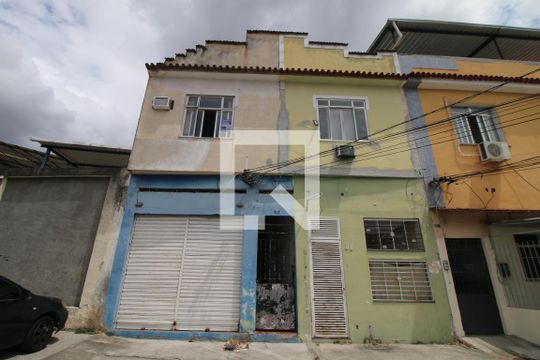 Fachada e Placa de apartamento para alugar com 2 quartos, 55m² em Vila Kosmos, Rio de Janeiro