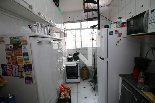 Cozinha de apartamento para alugar com 2 quartos, 55m² em Vila Kosmos, Rio de Janeiro