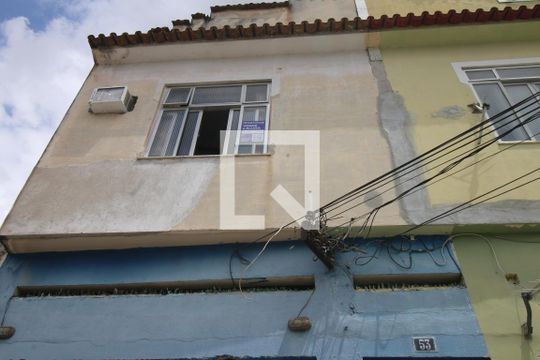 Fachada e Placa de apartamento para alugar com 2 quartos, 55m² em Vila Kosmos, Rio de Janeiro