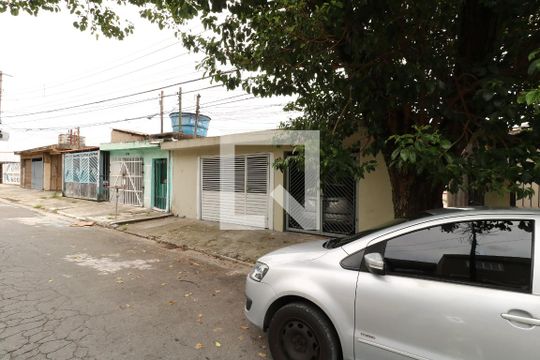 Fachada de casa à venda com 2 quartos, 250m² em Parque João Ramalho, Santo André