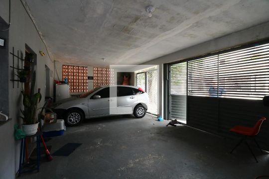 Garagem de casa à venda com 2 quartos, 250m² em Parque João Ramalho, Santo André