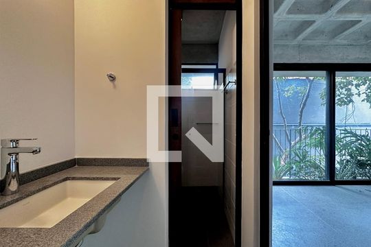 Banheiro de apartamento à venda com 1 quarto, 47m² em Cidade Monções, São Paulo