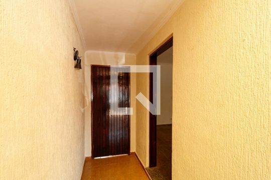 Entrada de casa para alugar com 4 quartos, 85m² em Vila Germinal, São Paulo