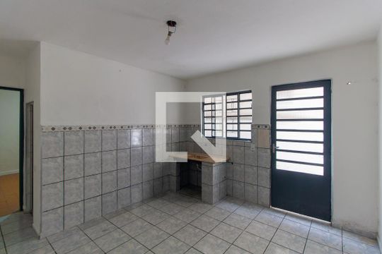 Cozinha de casa para alugar com 1 quarto, 40m² em Vila Industrial, São Paulo