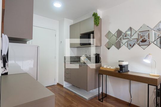 Cozinha de kitnet/studio para alugar com 1 quarto, 24m² em Bela Vista, São Paulo