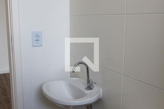 Banheiro de apartamento à venda com 2 quartos, 49m² em Vila Yolanda, Osasco