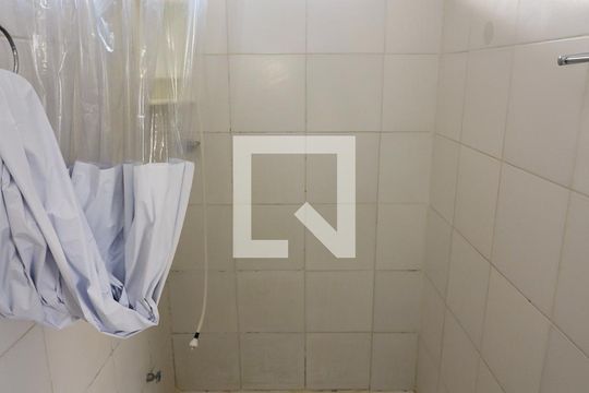 Banheiro da Suíte de apartamento para alugar com 1 quarto, 38m² em Santo Antônio, Porto Alegre
