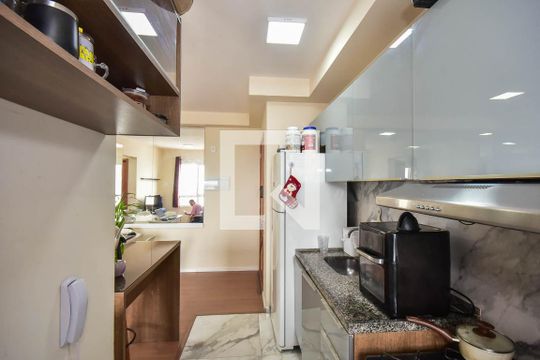 Cozinha de apartamento para alugar com 2 quartos, 46m² em Jardim Boa Vista (zona Oeste), Osasco