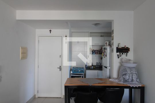 Sala de apartamento para alugar com 3 quartos, 69m² em Planalto, Belo Horizonte
