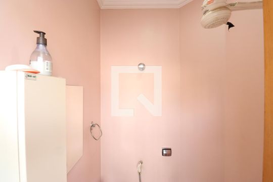 Banheiro de serviço de apartamento à venda com 3 quartos, 120m² em Barra Funda, São Paulo