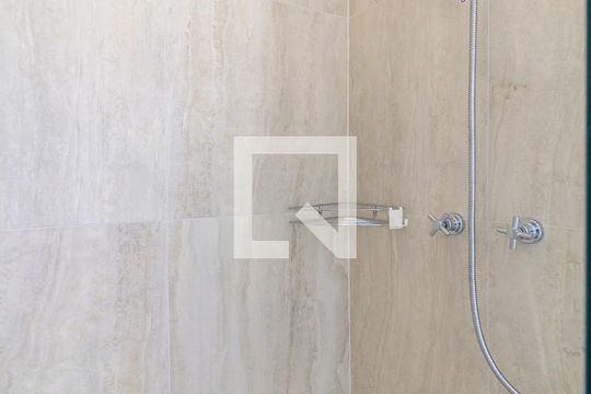 Banheiro de kitnet/studio para alugar com 0 quarto, 25m² em Brooklin, São Paulo