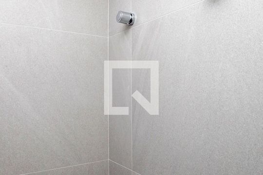Banheiro de kitnet/studio para alugar com 1 quarto, 24m² em Centro Histórico, Porto Alegre
