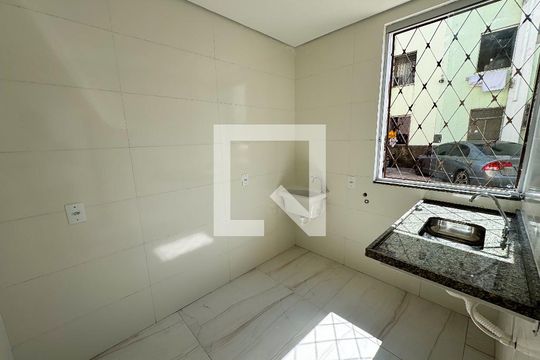 Cozinha de apartamento para alugar com 2 quartos, 39m² em Inconfidentes, Contagem