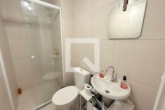 Banheiro de apartamento para alugar com 2 quartos, 45m² em Parque da Vila Prudente, São Paulo