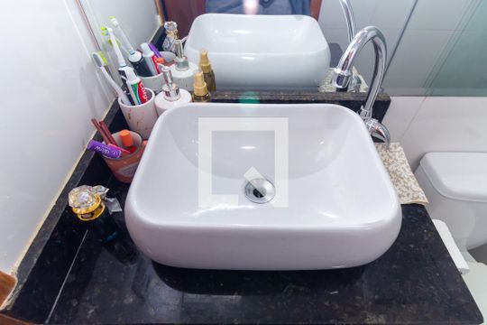 Banheiro de apartamento para alugar com 2 quartos, 41m² em Vila Celeste, São Paulo