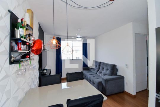 Sala de apartamento para alugar com 2 quartos, 42m² em Vila Nova Bonsucesso, Guarulhos