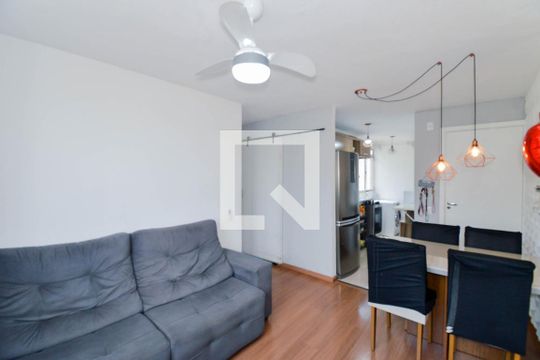 Sala de apartamento para alugar com 2 quartos, 42m² em Vila Nova Bonsucesso, Guarulhos