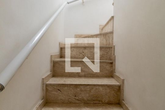 Escada para os Quartos de casa à venda com 3 quartos, 190m² em Jardim Aricanduva, São Paulo