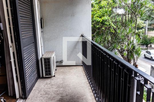 Sacada do Quarto 2 de casa para alugar com 3 quartos, 350m² em Pacaembu, São Paulo