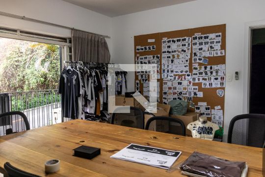 Quarto 2 de casa para alugar com 3 quartos, 350m² em Pacaembu, São Paulo